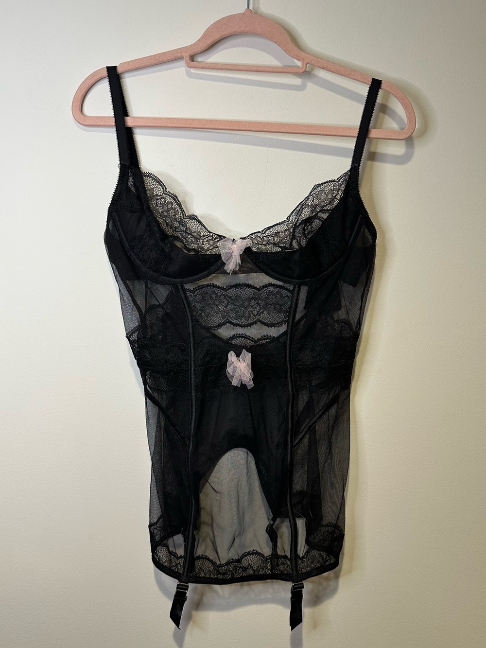 victoria’s secret black lace lingerie size 36D